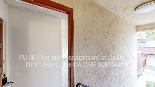 1625 Slater St Santa Rosa, CA 95404 photo 3