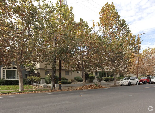 Rose Wood Apartments photo 3