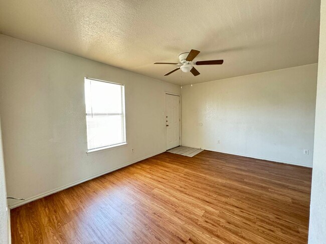 1904 Windward Dr Killeen, TX 76543 photo 2