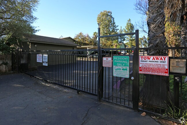 2318 W El Norte Pkwy photo 3