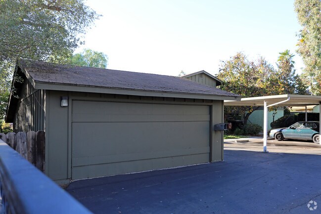 2318 W El Norte Pkwy photo 2