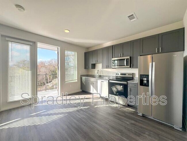 710 Shine St Belton, TX 76513 photo 4