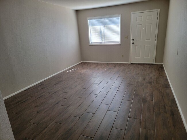 8918 W GRISWOLD photo 3