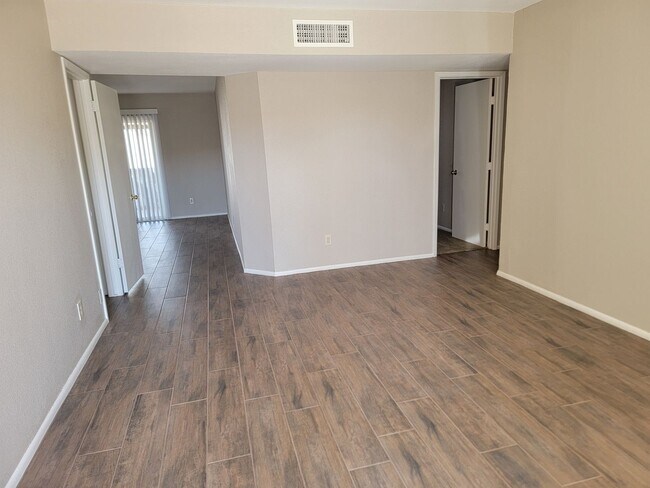 8918 W GRISWOLD photo 2