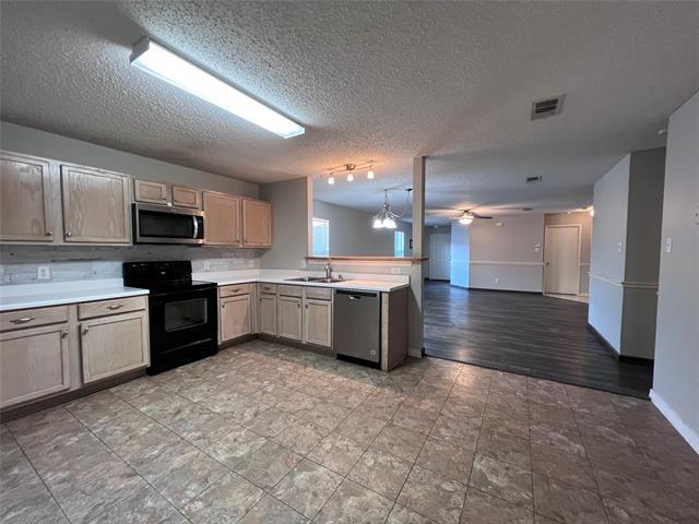 5513 Wiltshire Dr Fort Worth, TX 76135 photo 4
