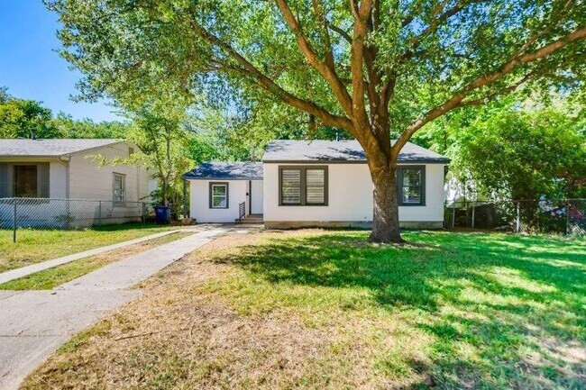4208 Valentine Street, Fort Worth, TX 76107 photo 2