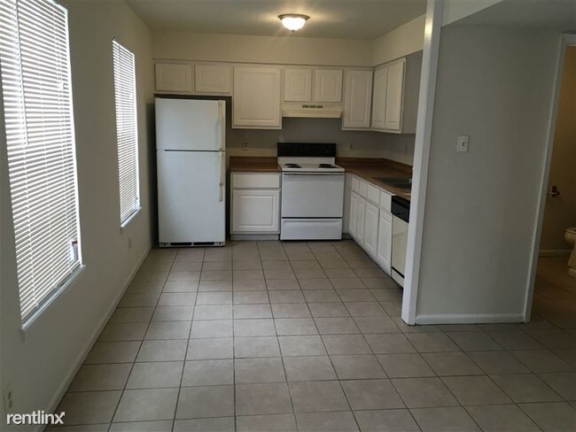 401 Manuel Dr College Station, TX 77840 photo 4