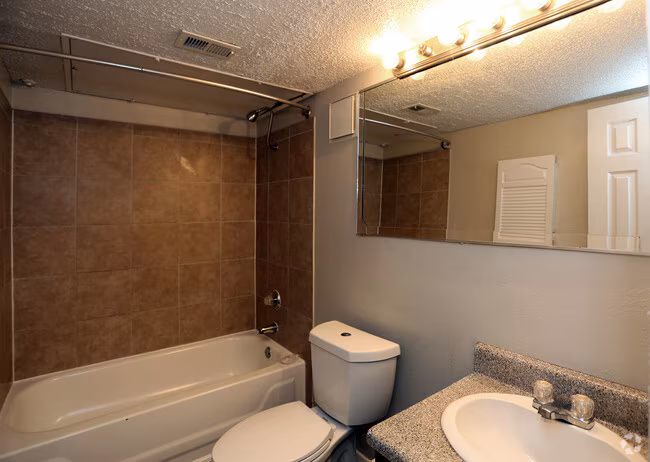 Hulen Gardens Apartments photo 3