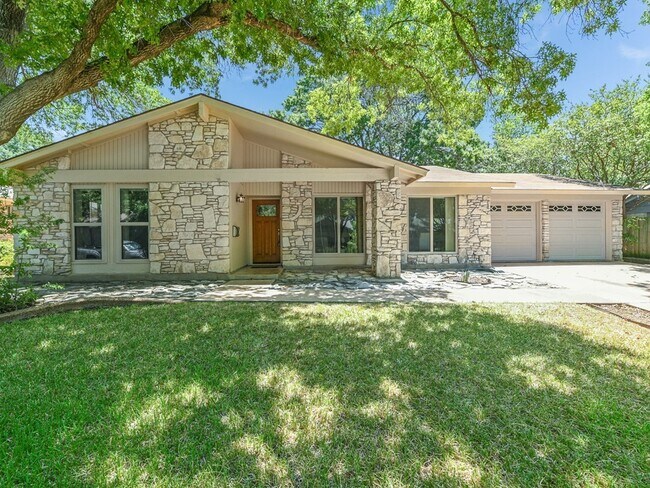 8703 Melshire Dr Austin, TX 78757 photo 2