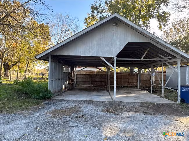 882 Buerger Ln Seguin, TX 78155 photo 2