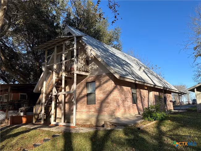 882 Buerger Ln Seguin, TX 78155 photo 3