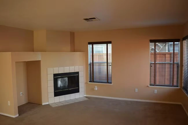 541 Pombo Square Dr Tracy, CA 95376 photo 4