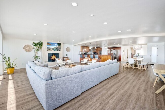 714 S The Strand Oceanside, CA 92054 photo 2