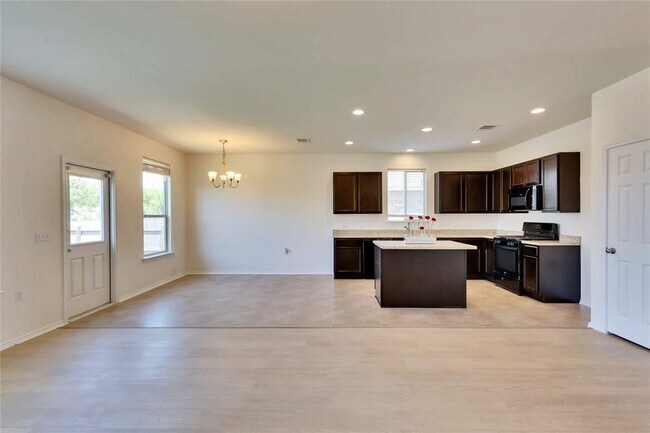 7112 Longford Trail Austin, TX 78754 photo 3