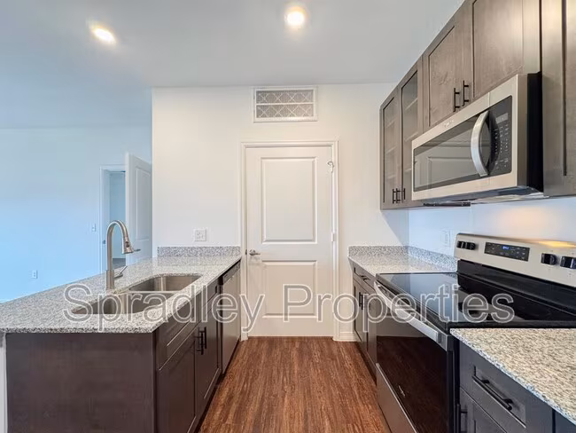 1124 W Ave O Belton, TX 76513 photo 2