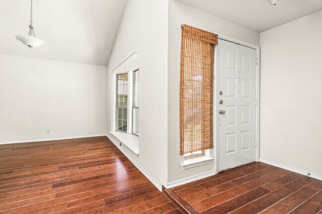 5314 Lake Golden Dr San Antonio, TX 78244 photo 4