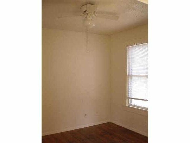317 W 35th St Austin, TX 78705 photo 5