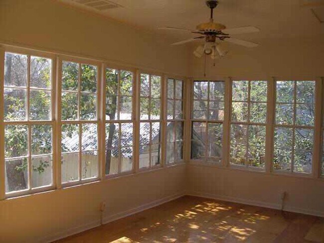 317 W 35th St Austin, TX 78705 photo 3