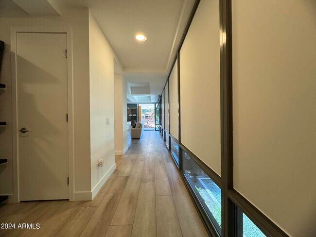 7141 E Rancho Vista Dr Scottsdale, AZ 85251 photo 2