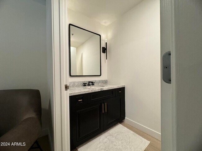 7141 E Rancho Vista Dr Scottsdale, AZ 85251 photo 5