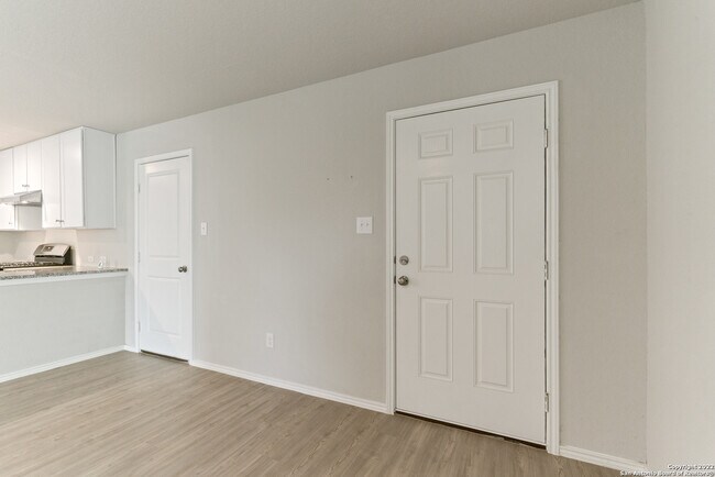 7810 Serro Medina San Antonio, TX 78252 photo 5