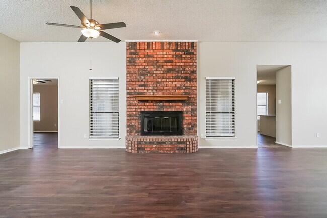 812 Ironsides Ln Blue Mound, TX 76131 photo 4