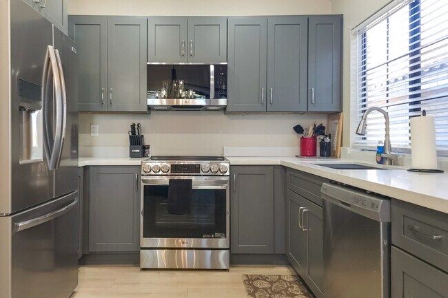 1001 N Pasadena photo 5