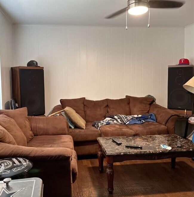 986 N Elm St Lancaster, TX 75146 photo 3