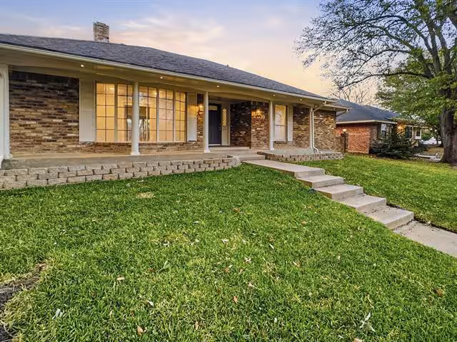 2409 Castle St Irving, TX 75038 photo 3