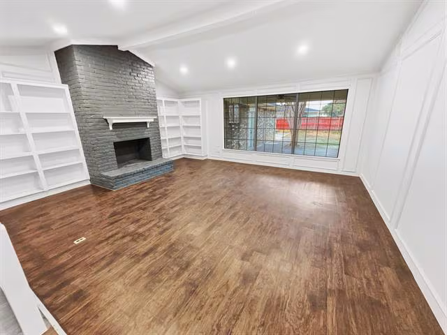 2409 Castle St Irving, TX 75038 photo 4