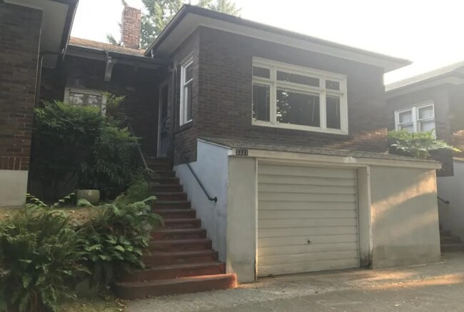835 34th Ave Seattle, WA 98122 photo 3