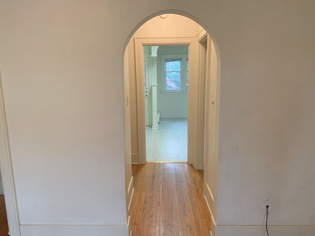 835 34th Ave Seattle, WA 98122 photo 4