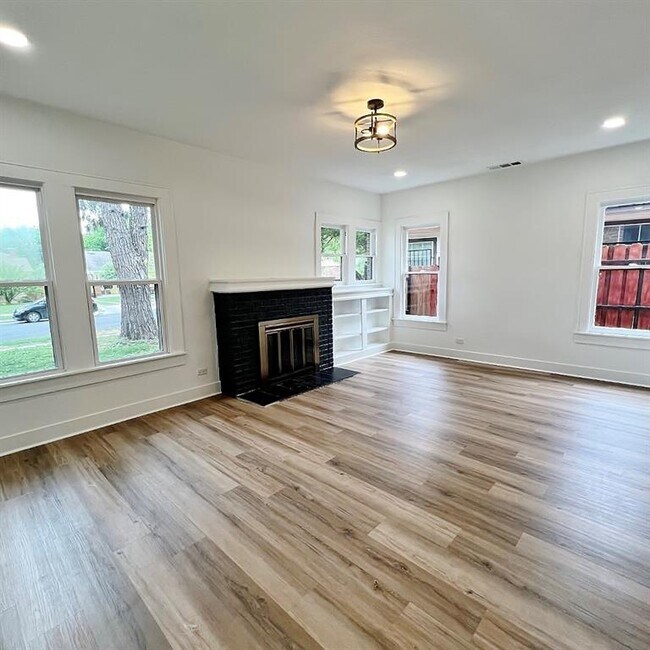 1034 Woodland Avenue, Fort Worth, TX 76110 photo 4