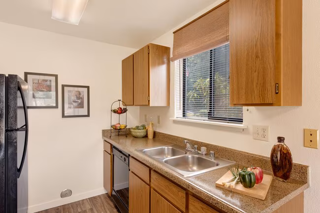 Mariners Glen Apartment Homes photo 5