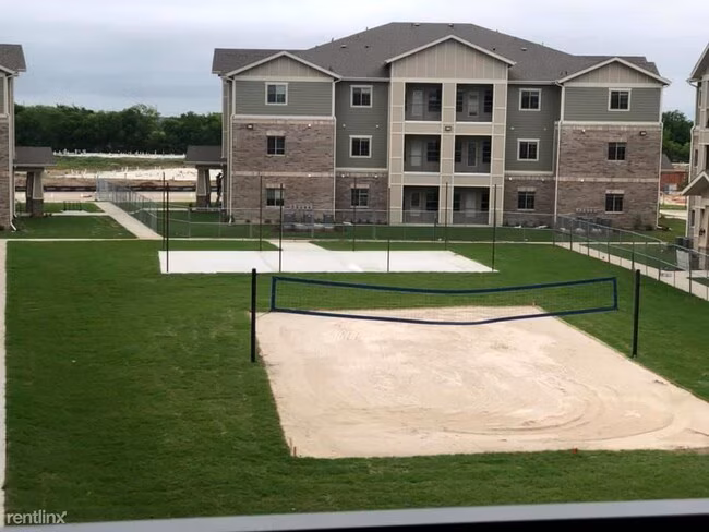 1650 Candler Dr Burleson, TX 76028 photo 2