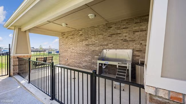 1650 Candler Dr Burleson, TX 76028 photo 4
