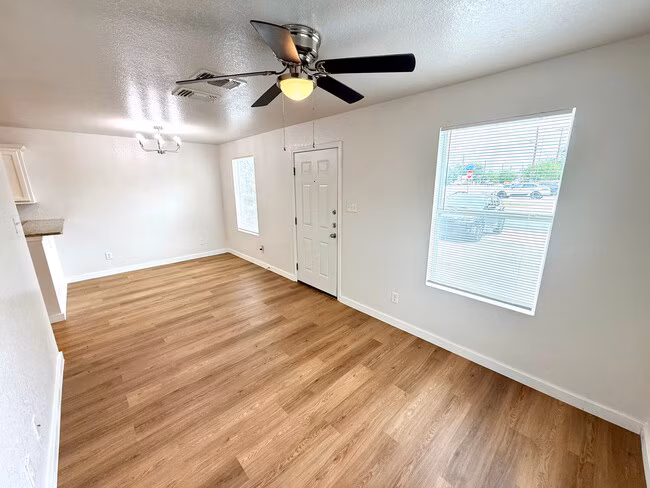 1627 N Navidad St San Antonio, TX 78201 photo 4