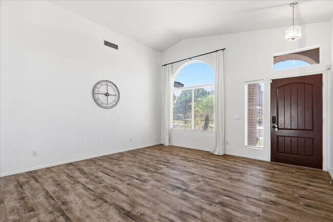4414 E Villa Rita Dr Phoenix, AZ 85032 photo 4