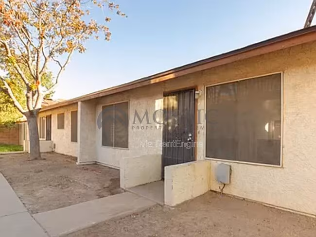 2440 E Waltann Ln Phoenix, AZ 85032 photo 2