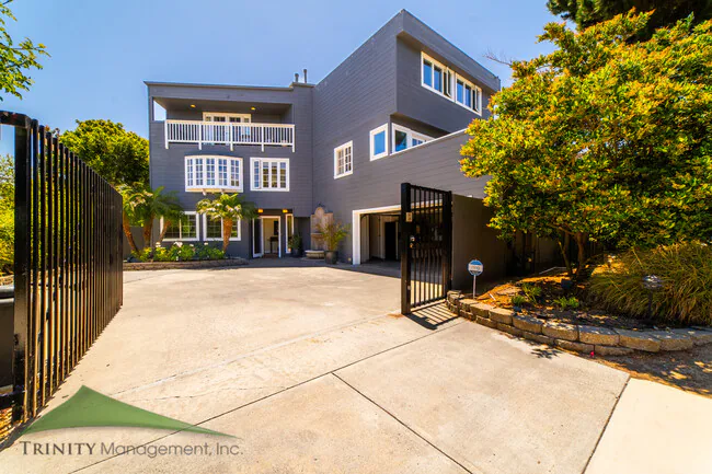 13785 Nogales Dr Del Mar, CA 92014 photo 2