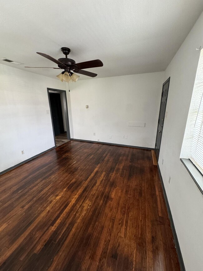 1806 Mulford St Killeen, TX 76541 photo 5