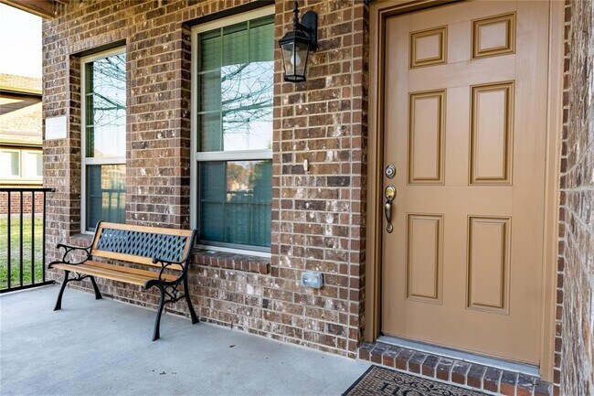 333 Allerton Mews, Lancaster, TX 75146 photo 4