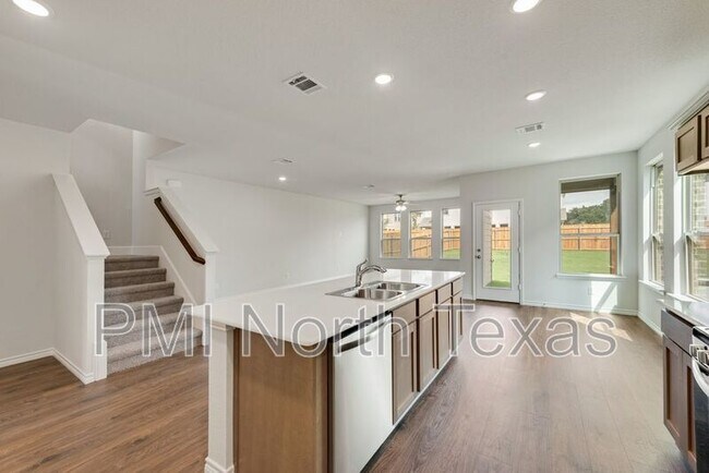 411 Wrangler Ln Denton, TX 76209 photo 3