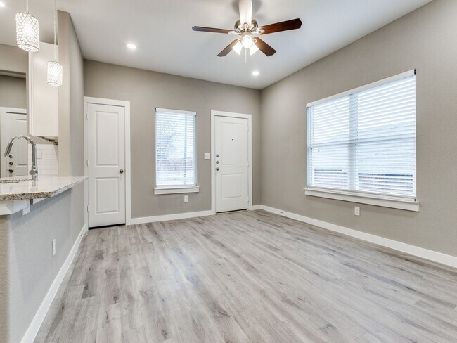 3205-3207 Karen Street photo 4