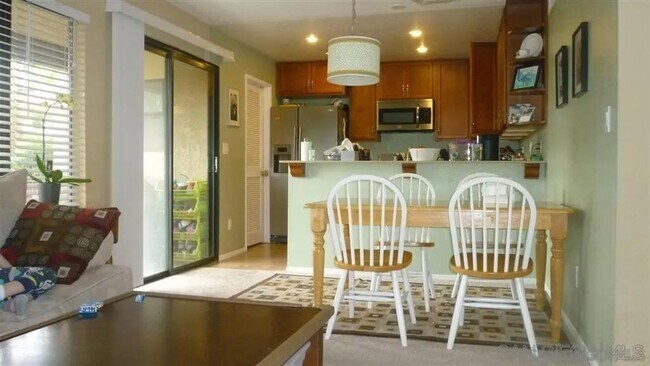 8434 Summerdale Rd San Diego, CA 92126 photo 2