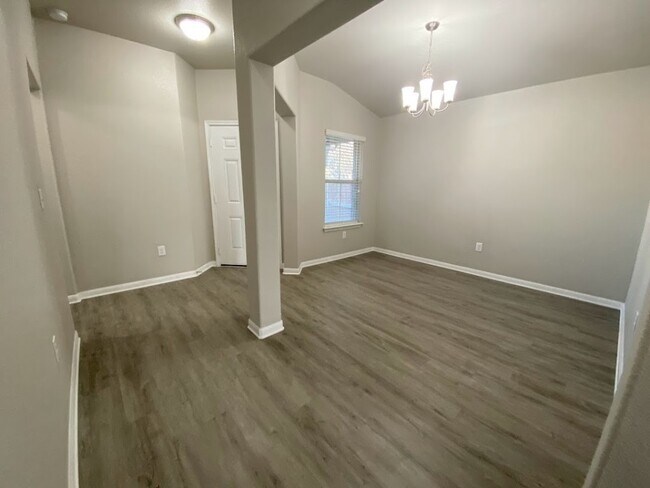 228 Avalanche Ave Georgetown, TX 78626 photo 3