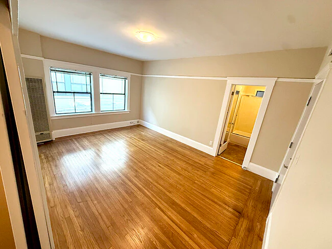 California Apartments photo 3