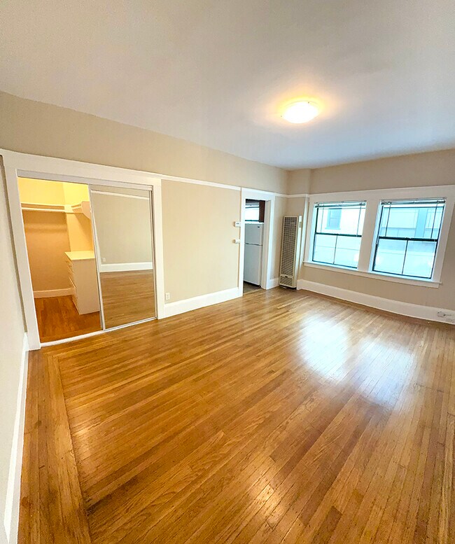 California Apartments photo 2