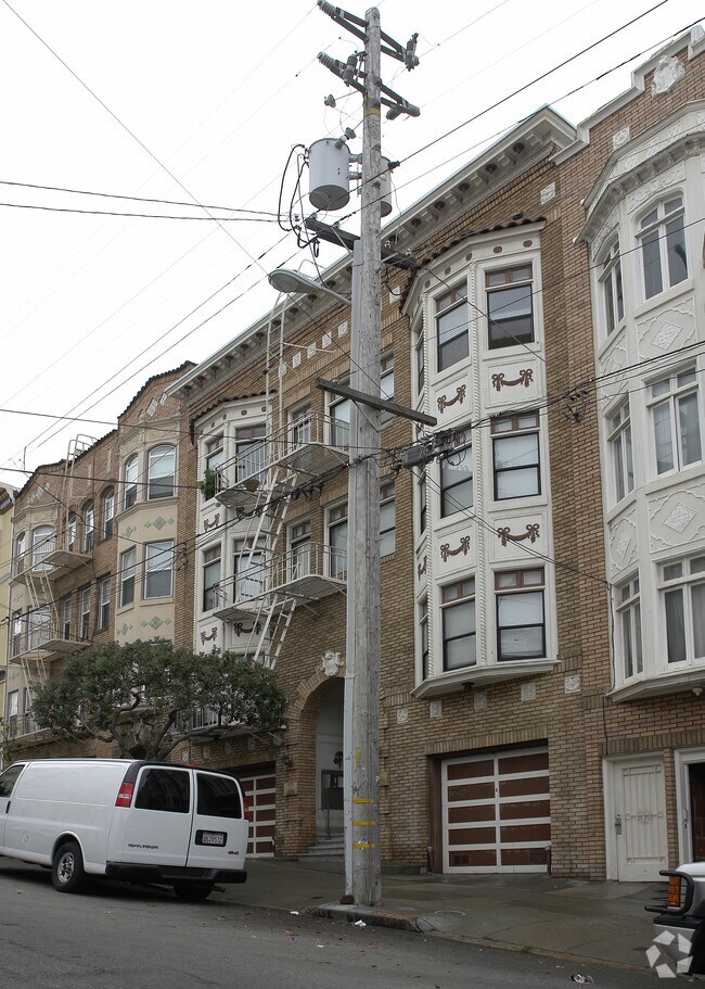 Henrietta Apartments photo 2