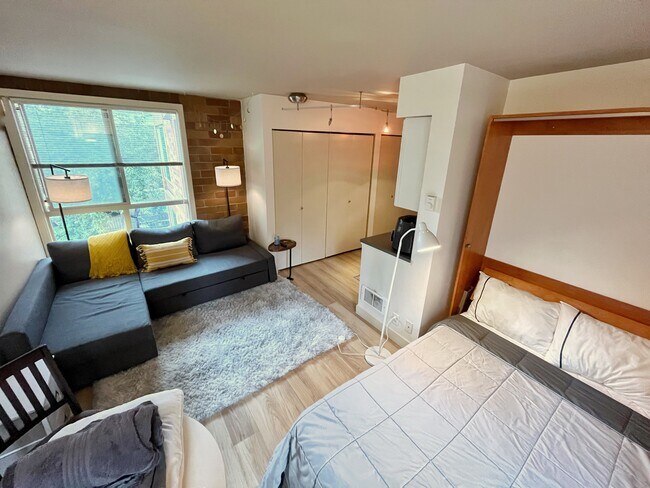 905 Cherry St Seattle, WA 98104 photo 4